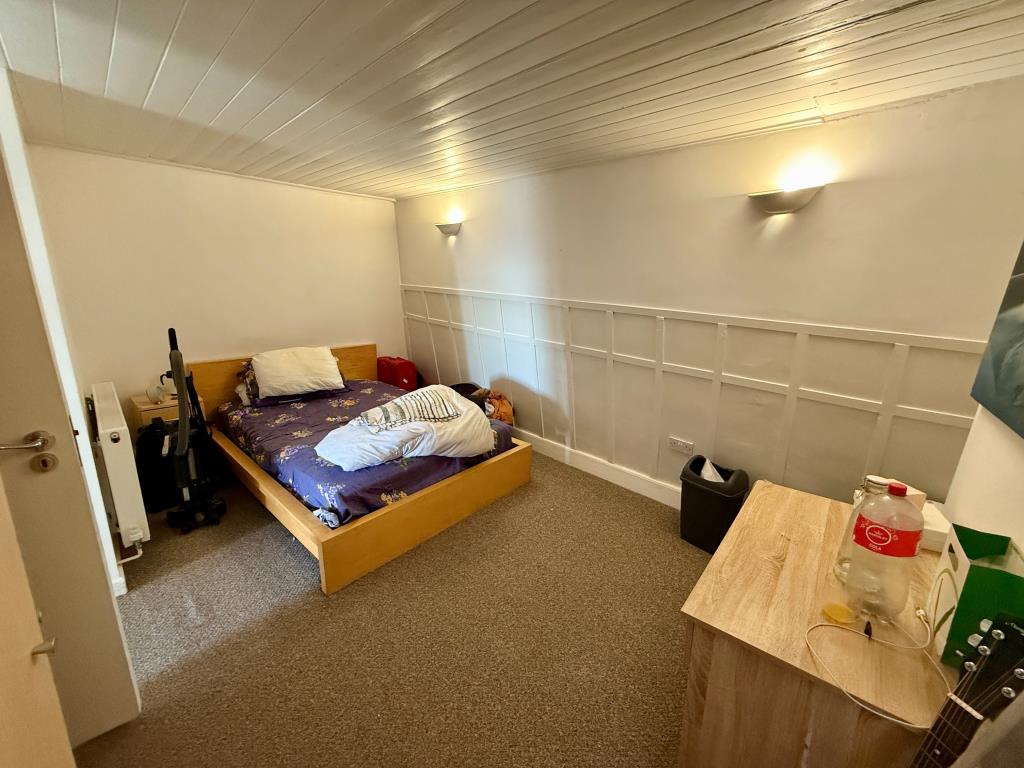Lot: 81 - MIXED USE INVESTMENT IN TOWN CENTRE - Bedroom four